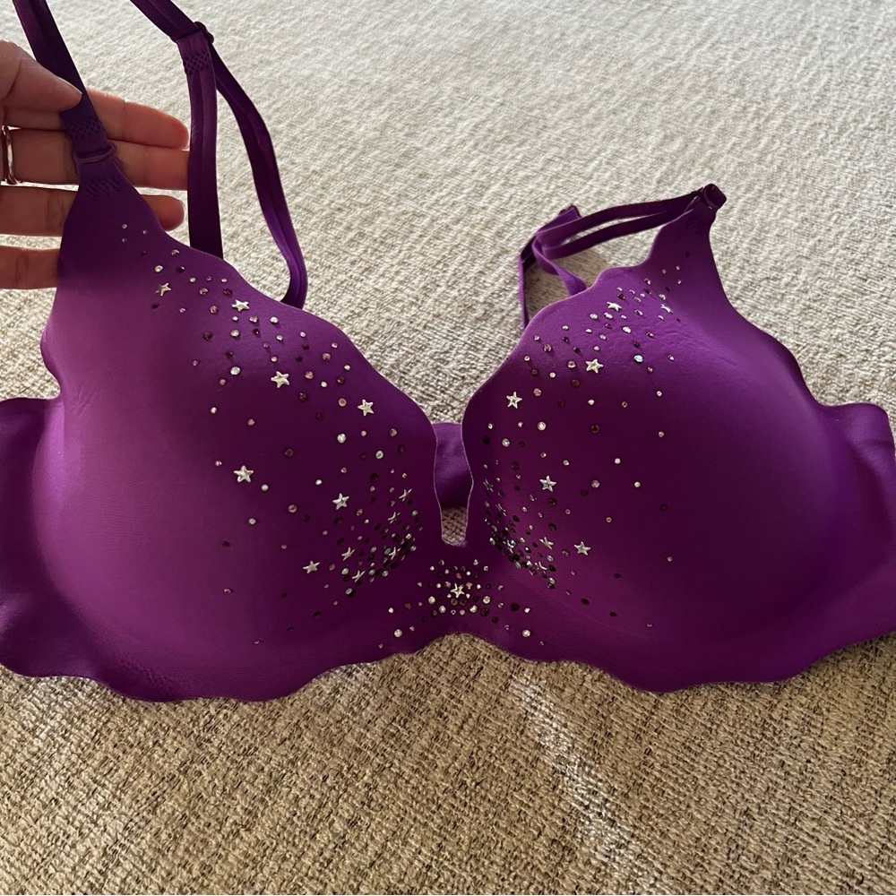 VERY CLEAN !!! Victoria’s  Secret very sexy bra